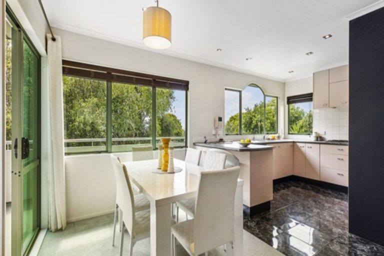 Photo of property in 28a Felgrove Street, Glendene, Auckland, 0602