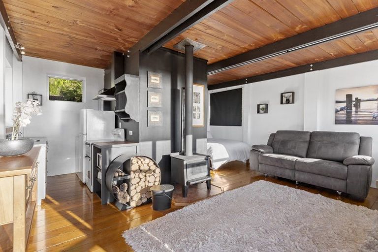 Photo of property in 11 Karaka Street, Eastbourne, Lower Hutt, 5013