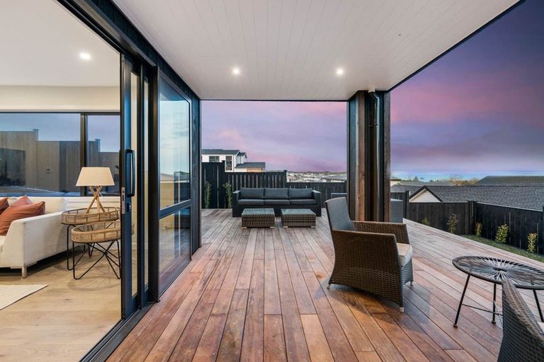 Photo of property in 29 Kumukumu Road, Long Bay, Auckland, 0630