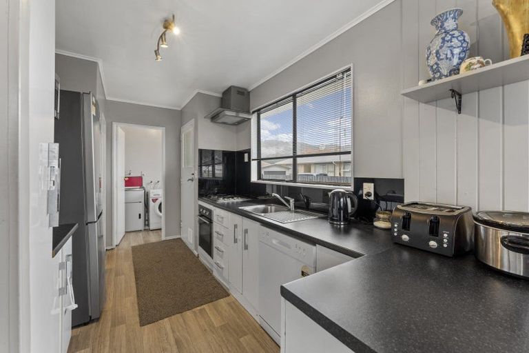 Photo of property in 318 Wellington Road, Wainuiomata, Lower Hutt, 5014