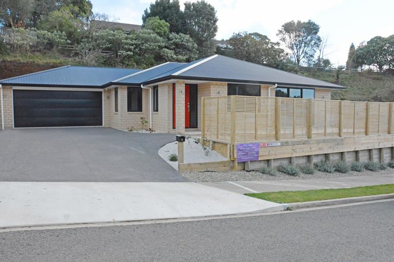 Photo of property in 3 Frederick Place, Whalers Gate, New Plymouth, 4310