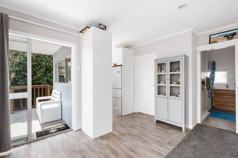 Photo of property in 1 Kowai Grove, Omokoroa, 3114