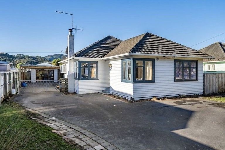 Photo of property in 28 Totara Street, Wainuiomata, Lower Hutt, 5014