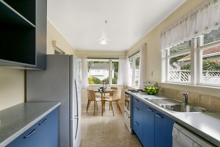 Photo of property in 20 Franklyn Road, Tawa, Wellington, 5028