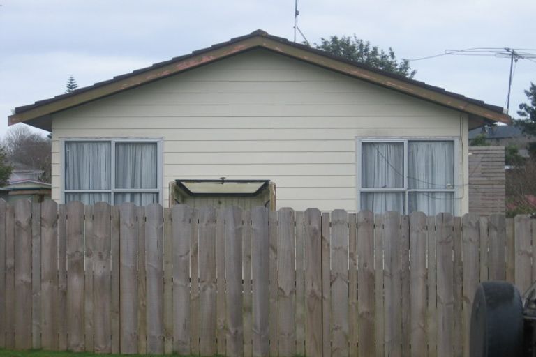 Photo of property in 5 Leatham Crescent, Opaheke, Papakura, 2113