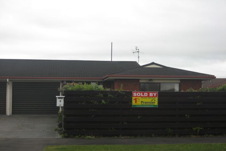 Photo of property in 2/4 Tivoli Place, Bishopdale, Christchurch, 8053