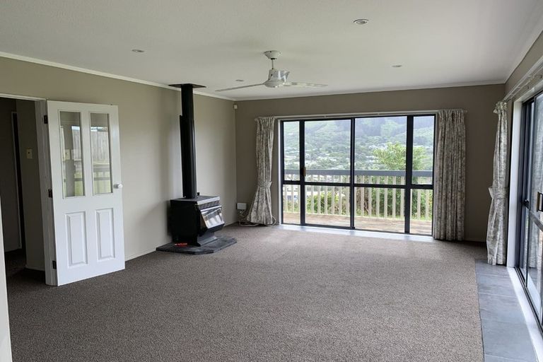 Photo of property in 110 Woodman Drive, Tawa, Wellington, 5028