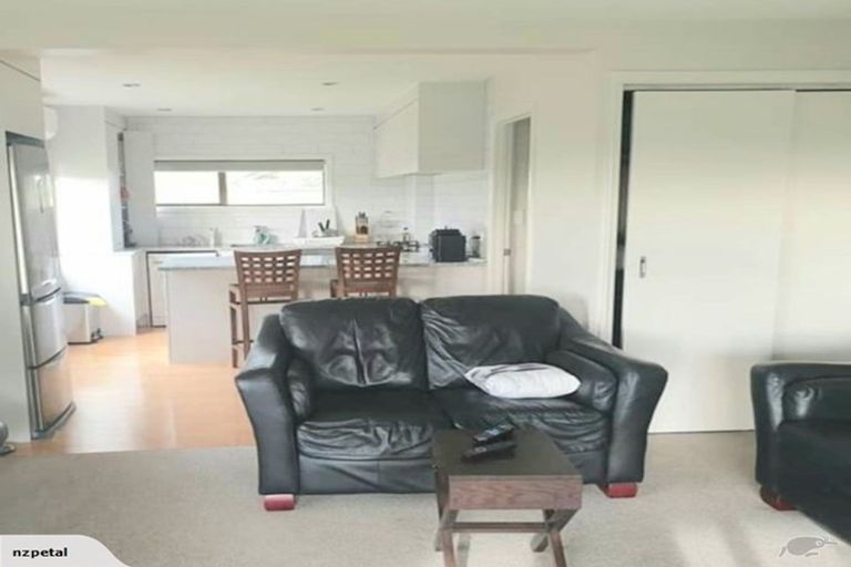 Photo of property in 1/2 Pitlochry Place, Highland Park, Auckland, 2010