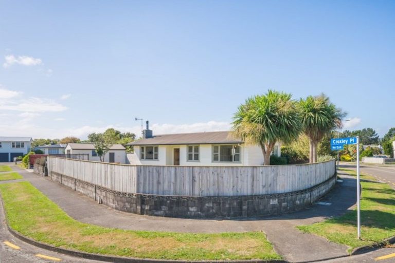 Photo of property in 2 Croxley Place, Terrace End, Palmerston North, 4410