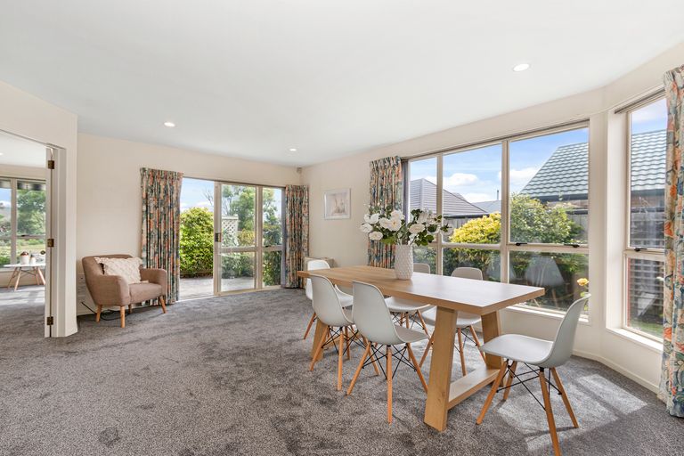 Photo of property in 19 Thornlea Place, Halswell, Christchurch, 8025