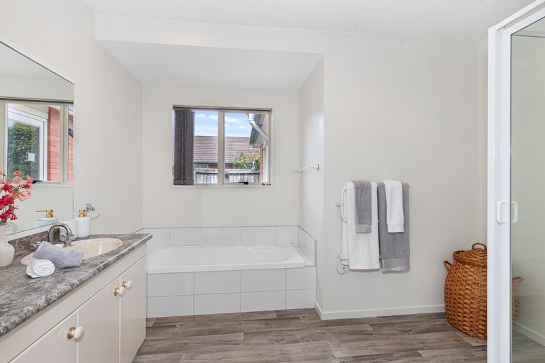 Photo of property in 19 Thornlea Place, Halswell, Christchurch, 8025