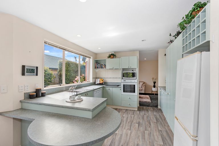 Photo of property in 19 Thornlea Place, Halswell, Christchurch, 8025