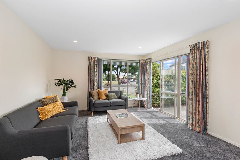 Photo of property in 19 Thornlea Place, Halswell, Christchurch, 8025