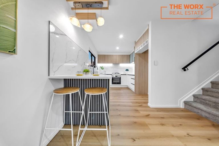 Photo of property in 106b Edgewater Drive, Pakuranga, Auckland, 2010