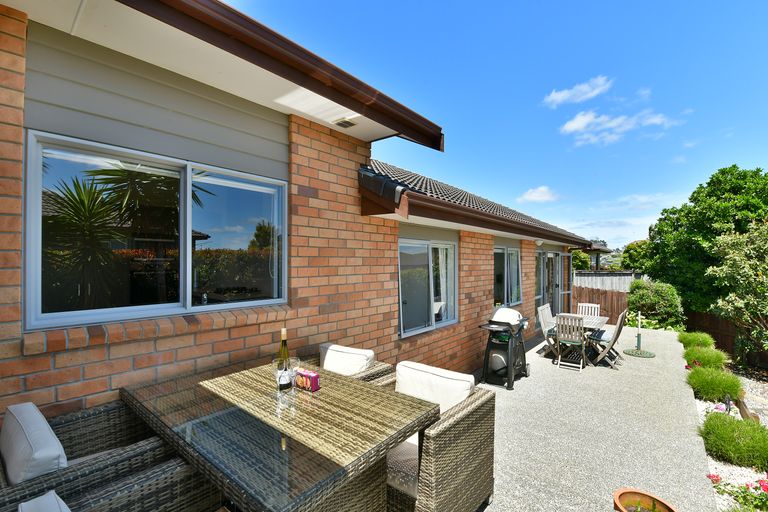 Photo of property in 10 Seamount Drive, Red Beach, 0932