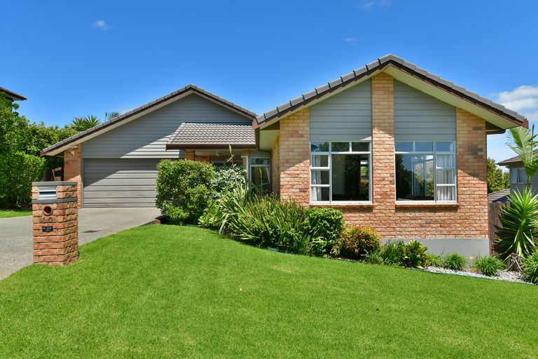 Photo of property in 10 Seamount Drive, Red Beach, 0932