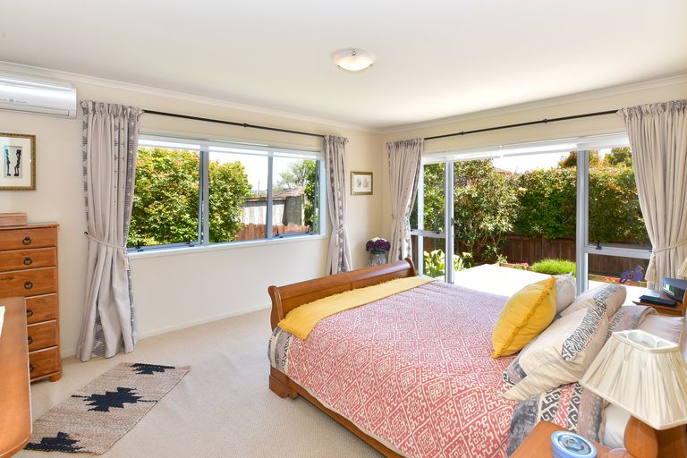 Photo of property in 10 Seamount Drive, Red Beach, 0932