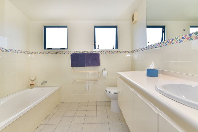 Photo of property in 59 Pacific Parade, Army Bay, Whangaparaoa, 0930