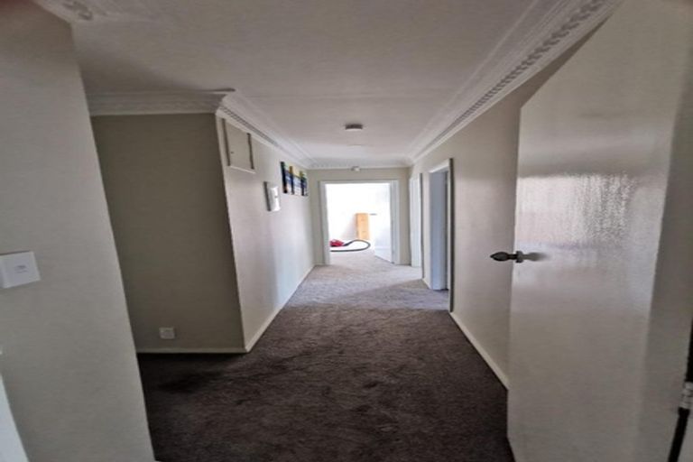 Photo of property in 52 Churchill Avenue, Manurewa, Auckland, 2102