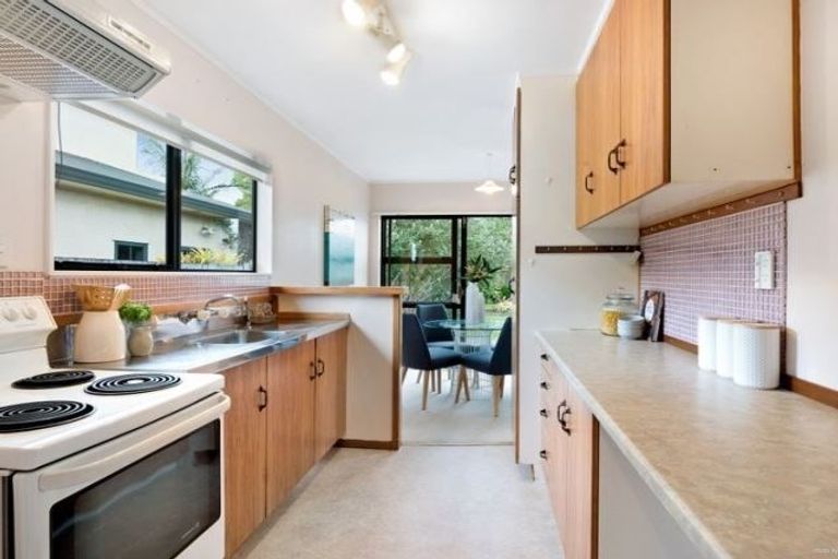 Photo of property in 2/13 Ocean View Road, Hillcrest, Auckland, 0627