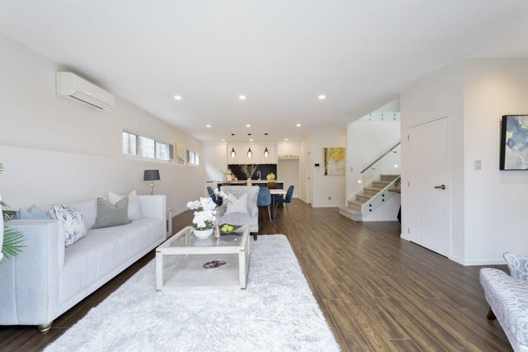 Photo of property in 25 View Road, Henderson, Auckland, 0612