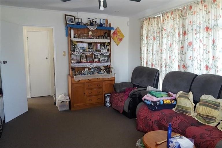 Photo of property in 13 Chelburn Crescent, Mangere East, Auckland, 2024