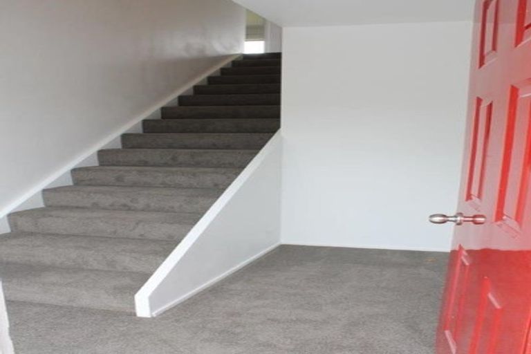 Photo of property in 603a Glenfield Road, Totara Vale, Auckland, 0629