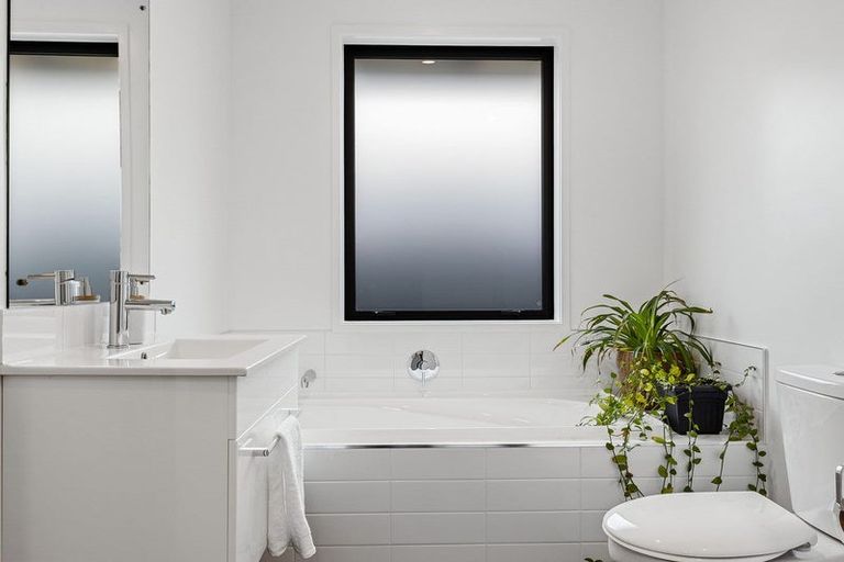 Photo of property in 8 Olearia Lane, Halswell, Christchurch, 8025