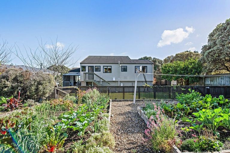 Photo of property in 76 Torkar Road, Clarks Beach, 2122