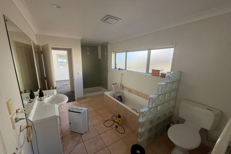 Photo of property in 2/10 Nadine Place, Mangere Bridge, Auckland, 2022