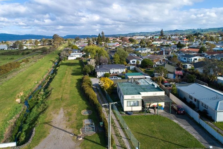 Photo of property in 51 Kawaha Point Road, Fairy Springs, Rotorua, 3015