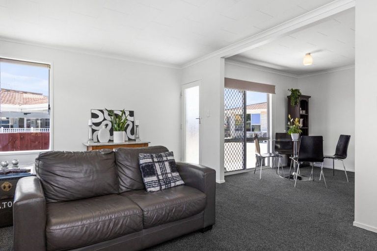 Photo of property in 1/508 Poplar Place, Akina, Hastings, 4122