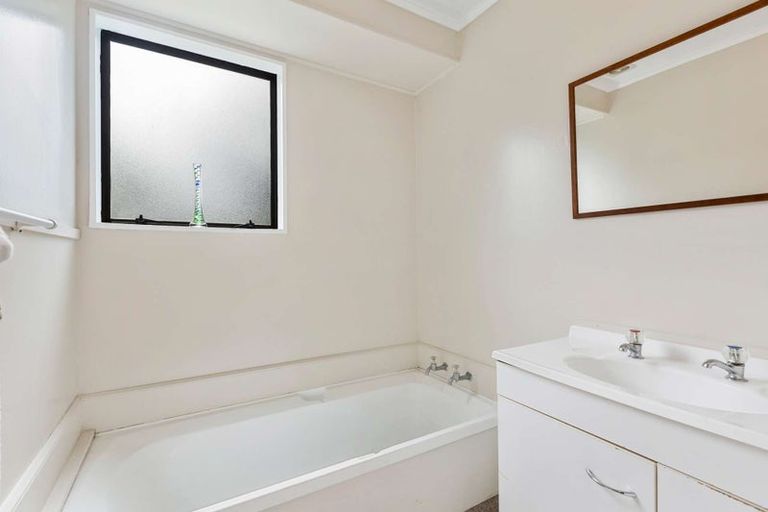 Photo of property in 2/26 Karepo Crescent, Ranui, Auckland, 0612