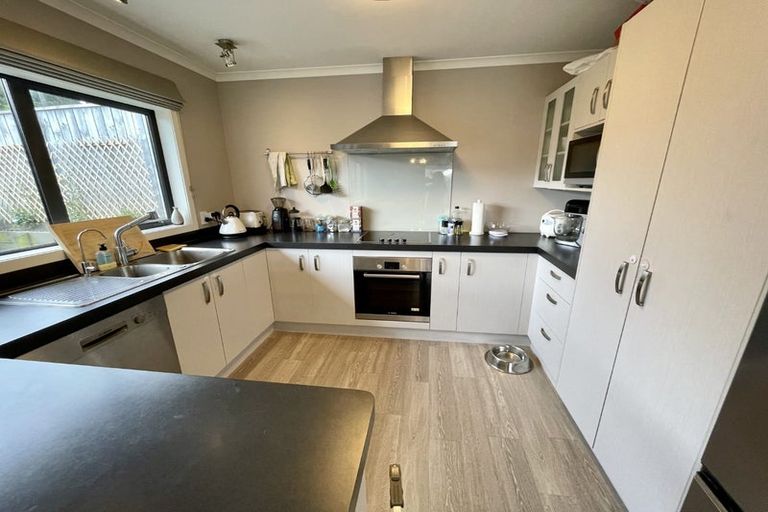 Photo of property in 4 Cresswell Place, Johnsonville, Wellington, 6037