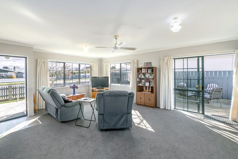 Photo of property in 54 Cambridge Terrace, Masterton, 5810