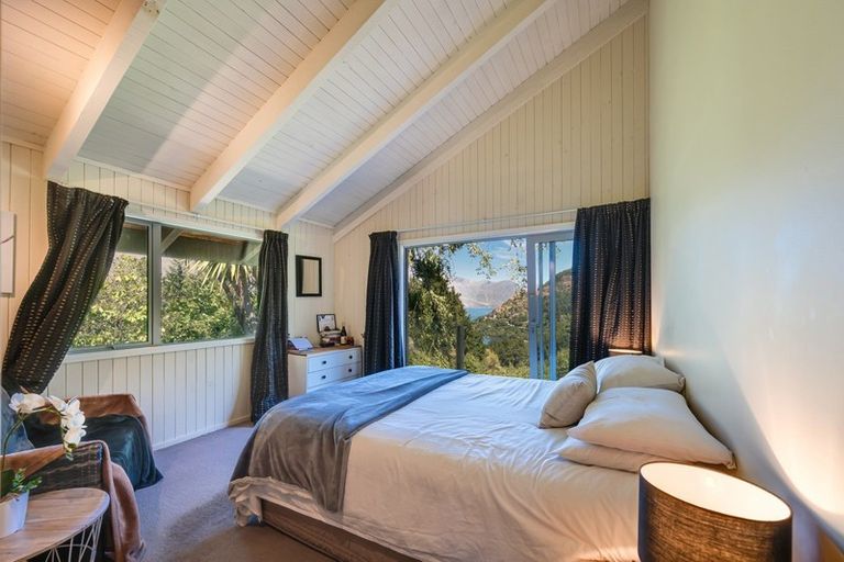 Photo of property in 16 Mckerrow Place, Sunshine Bay, Queenstown, 9300