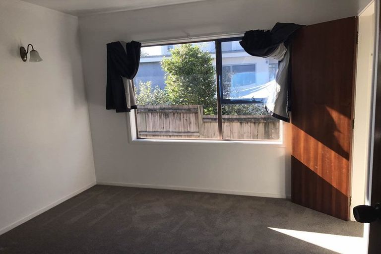 Photo of property in 8 Heaton Grove, Chatswood, Auckland, 0626