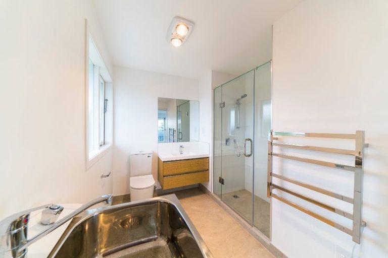 Photo of property in 81a Stanley Point Road, Stanley Point, Auckland, 0624