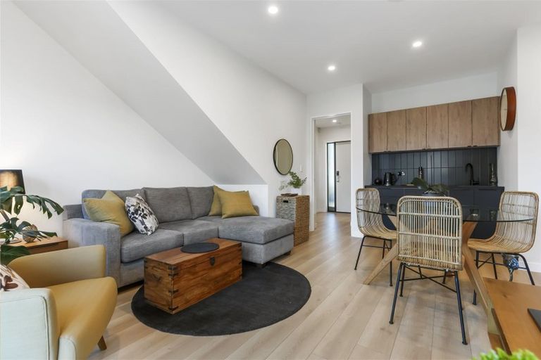 Photo of property in 14 Moki Place, Long Bay, Auckland, 0630