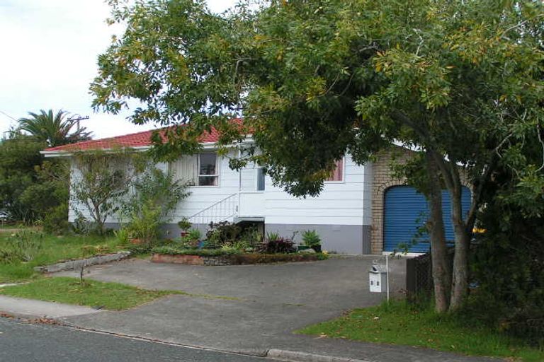 Photo of property in 2b Sispara Place, Beach Haven, Auckland, 0626