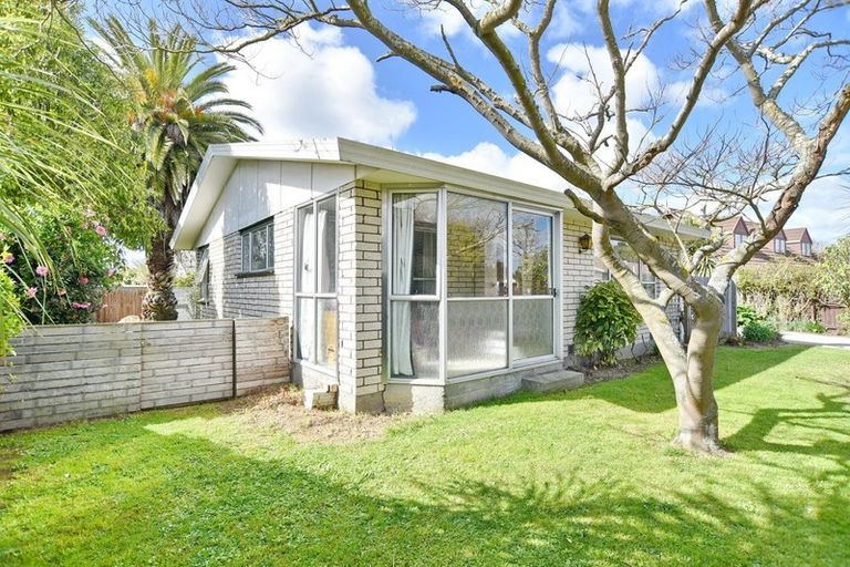 Photo of property in 21 Heaphy Place, Casebrook, Christchurch, 8051