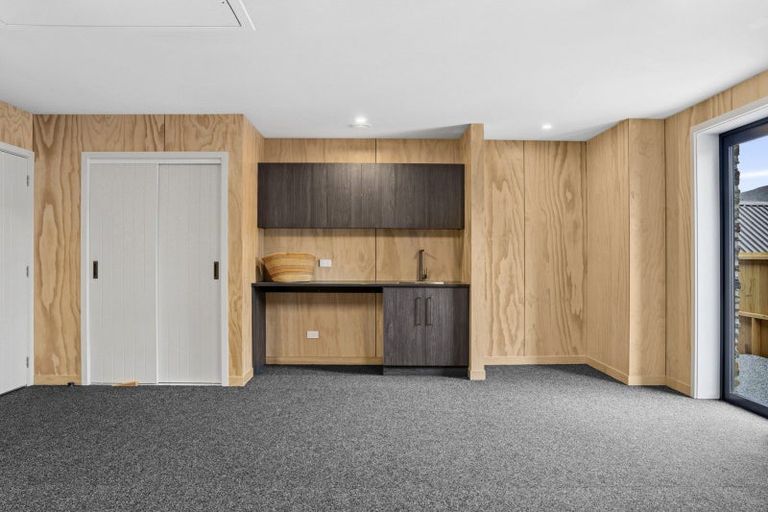 Photo of property in 42 Doug Ledgerwood Drive, Wanaka, 9305