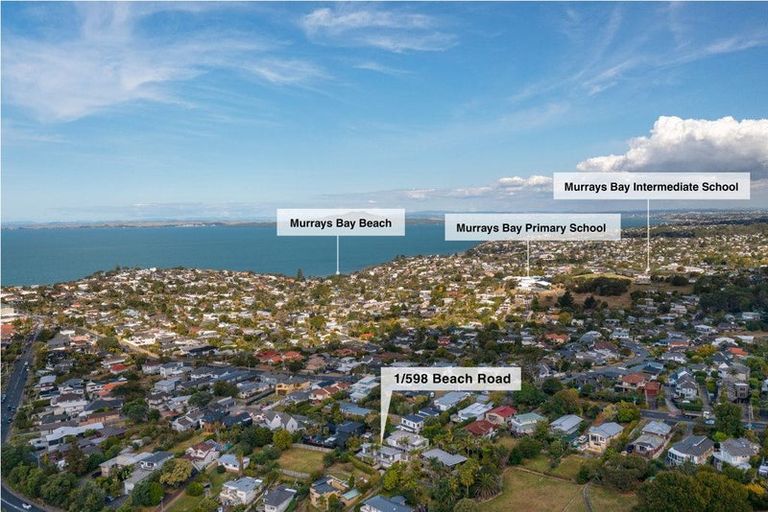 Photo of property in 1/598 Beach Road, Rothesay Bay, Auckland, 0630