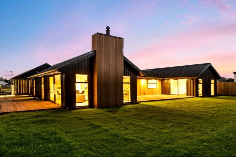 Photo of property in 35 Ridgeland Way, West Melton, 7618