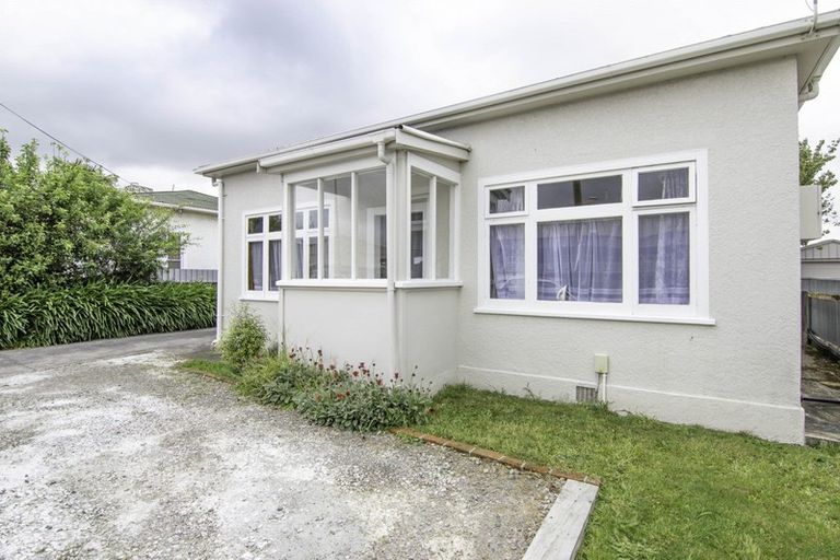 Photo of property in 11 Wellesbourne Street, Palmerston North, 4410