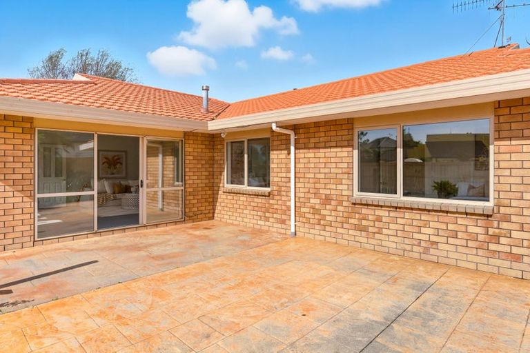 Photo of property in 2 Leigh Place, Paraparaumu Beach, Paraparaumu, 5032