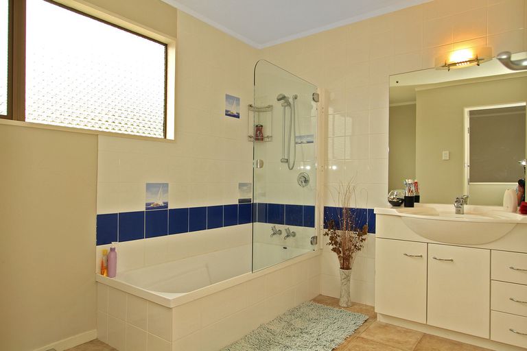 Photo of property in 34 Waikite Road, Welcome Bay, Tauranga, 3112