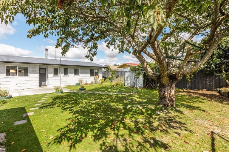 Photo of property in 8 Cortes Crescent, Flaxmere, Hastings, 4120