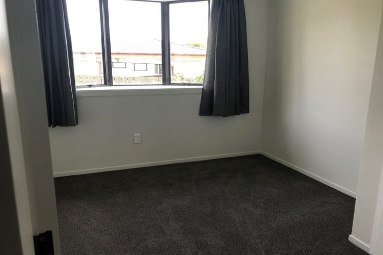 Photo of property in 2/77 Redcrest Avenue, Red Hill, Papakura, 2110