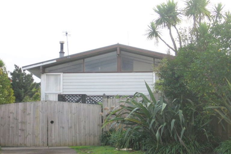 Photo of property in 6 Skyla Place, Massey, Auckland, 0614